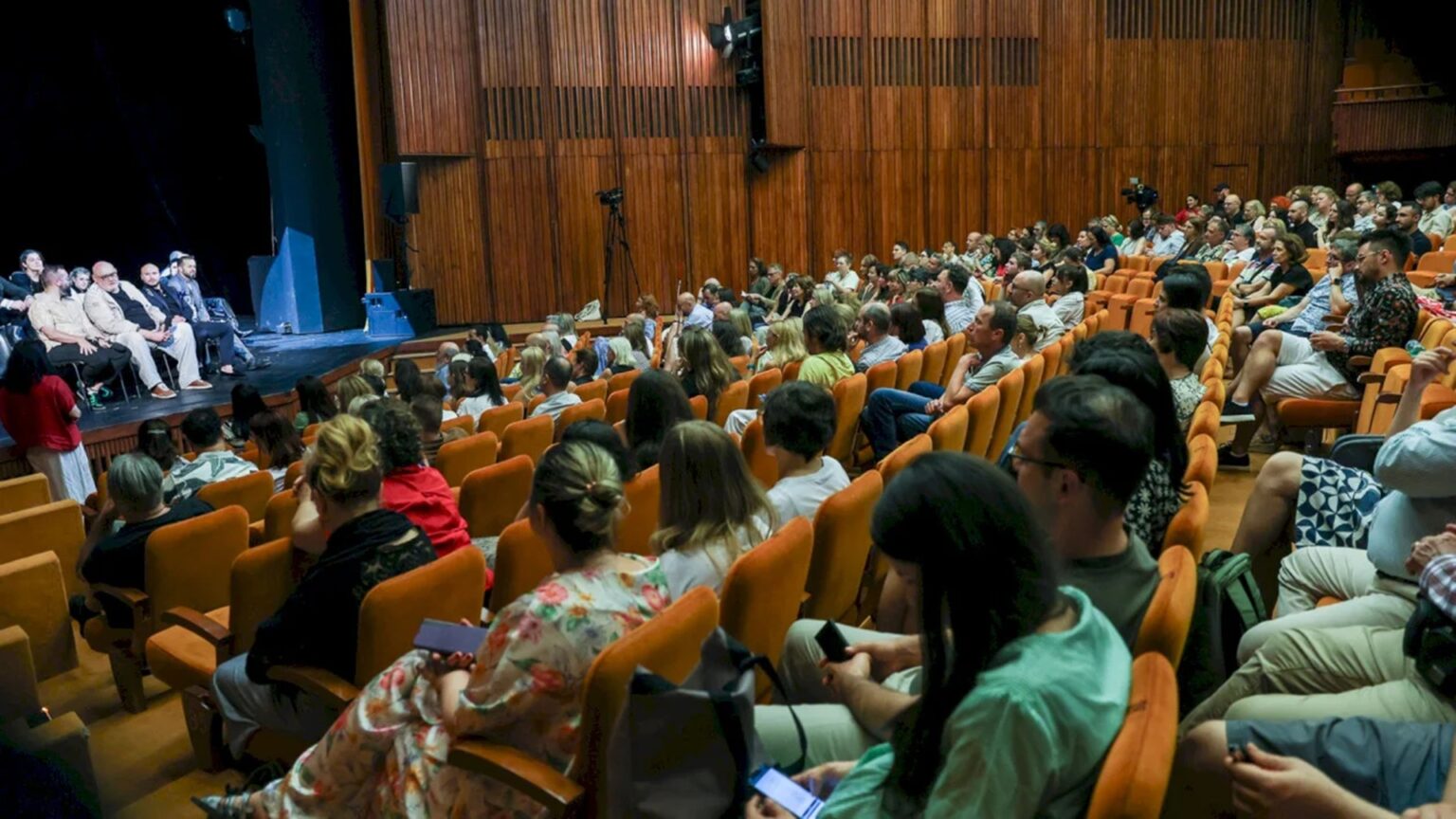 ce poti face in bucuresti in weekendul indragostitilor sunt piese si spectacole speciale unde pot merge cei anti valentines day 6989a18baad1d 1