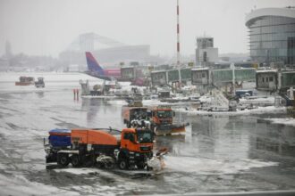 cnab traficul aerian pe cele doua aeroporturi ale capitalei se desfasoara in conditii de iarna 6996e0ffac59f