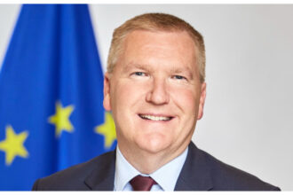 comisarul european michael mcgrath in vizita la bucuresti discutii astazi cu bolojan toiu si marinescu despre statul de drept 698d697377902