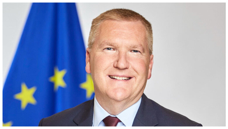 comisarul european michael mcgrath in vizita la bucuresti discutii astazi cu bolojan toiu si marinescu despre statul de drept 698d697377902