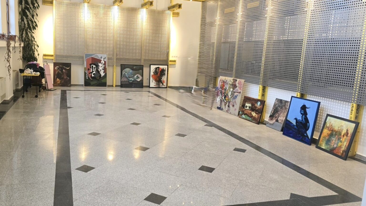 evenimente de ziua lui brancusi la hub ul de galben din piata amzei joi se deschide o expozitie si va fi difuzat un documentar in memoria marelui sculptor 6994635ebf6dd