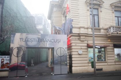 foto cum ajunge poarta sarutului si la bucuresti la palatul cesianu racovita aici va ramane pana pe 9 martie cu ocazia anului brancusi 698f3772ddf84