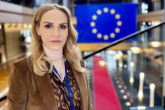 gabriela firea solicita masuri urgente impotriva abuzului online protectia copiilor prioritate absoluta 698cd84043113