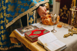 mosii de iarna 2026 ce trebuie sa contina pachetele de pomana preotul explica obiceiurile interzise pe 14 februarie 698ebaf5df3f2