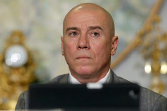 motiune simpla impotriva ministrului culturii andras demeter depusa de aur la senat breasla va vrea afara 699ed349c767f