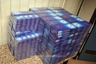 peste 175 000 de tigarete nedeclarate descoperite pe aeroportul otopeni in bagajele de cala a trei persoane 697f1dc5b401c