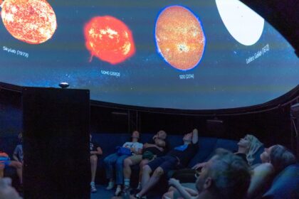 planetariul digital profesional bucuresti ofera o calatorie prin univers bucurestenii se pot intalni aici si cu roboti umanoizi 6984db40f20aa