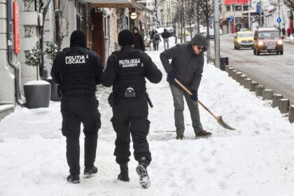 pmb avertizeaza curatarea zapezii si a turturilor este obligatorie aproape 300 de somatii dupa controale ale politiei locale 6980aecda01e3