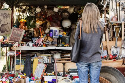 portelanuri tablouri bijuterii si alte obiecte vintage la antique market targul de antichitati si obiecte de colectie e saptamana asta la romexpo 6989d9c99d617