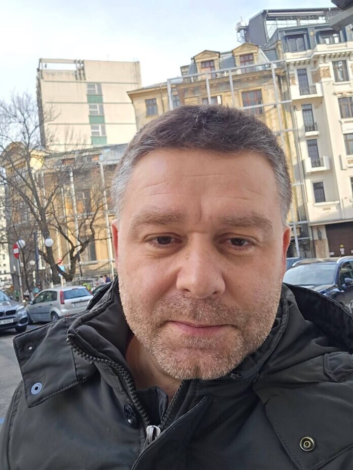 primarul ciprian ciucu pe teren in centrul capitalei deja inrosesc grupurile de whatsapp ale pmb 6991f9e34e596