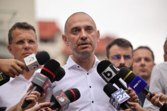 radu mihaiu fost primar al sectorului 2 hopinca a gasit solutia salvatoare isi face niste companii dupa reteta firea 699c76a933668