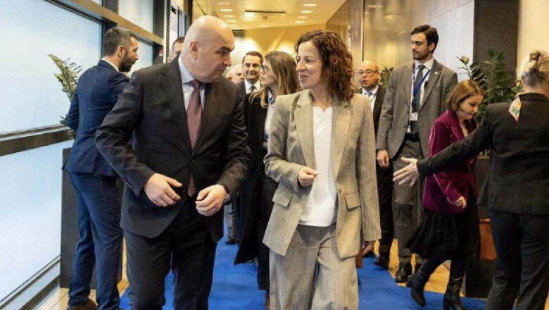 roxana minzatu imi doresc ca romania sa fie un exemplu in implementarea proiectelor sociale exista o alocare de 72 miliarde de euro 69a1418621b1f