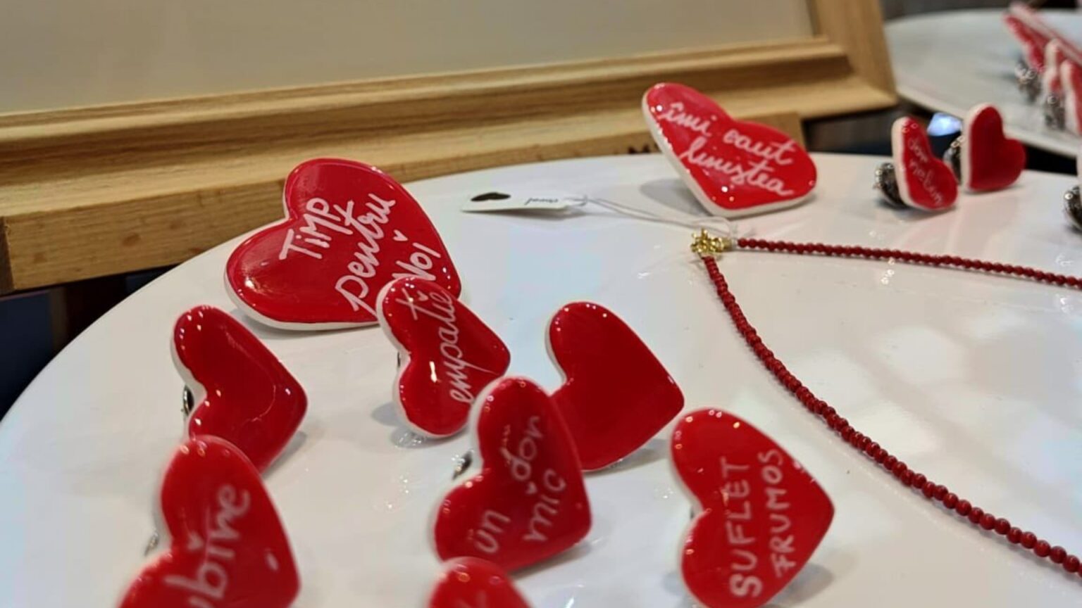 targul drag de martisor este in acest weekend bucurestenii pot cumpara martisoare bijuterii si cadouri handmade 6996035f47b04