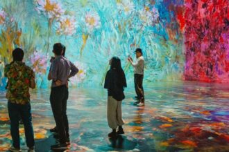 the art of love un nou spectacol imersiv la mina show ul dedicat iubirii include opere de klimt hayez si munch si incepe pe 13 februarie 698ddb4e03624