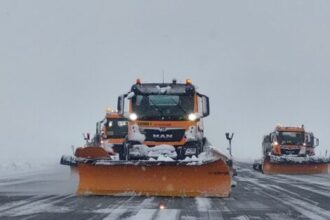 traficul aerian pe otopeni si baneasa se desfasoara in conditii de ninsoare abundenta si viscol 69994f2f86aef