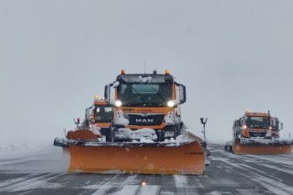 traficul aerian pe otopeni si baneasa se desfasoara in conditii de ninsoare abundenta si viscol 69994f2f86aef