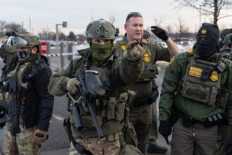 trump retrage 700 de agenti ice din minneapolis dupa ce doi americani au fost ucisi de politia de imigratie 69836a199e6fe