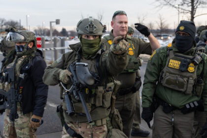 trump retrage 700 de agenti ice din minneapolis dupa ce doi americani au fost ucisi de politia de imigratie 69836a199e6fe