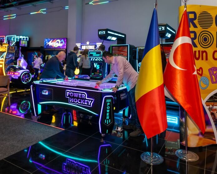 un nou centru de divertisment s a deschis in cosmopolis investitie de circa 1 milion de euro 698f3abc698cb