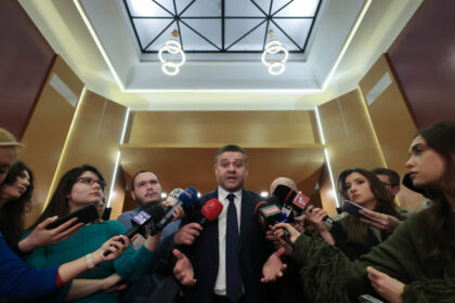 video ciprian ciucu si zapada din bucuresti jurnalistii se isterizeaza primarii intra in vrie sarea in exces distruge asfaltul 69a024bd499a2