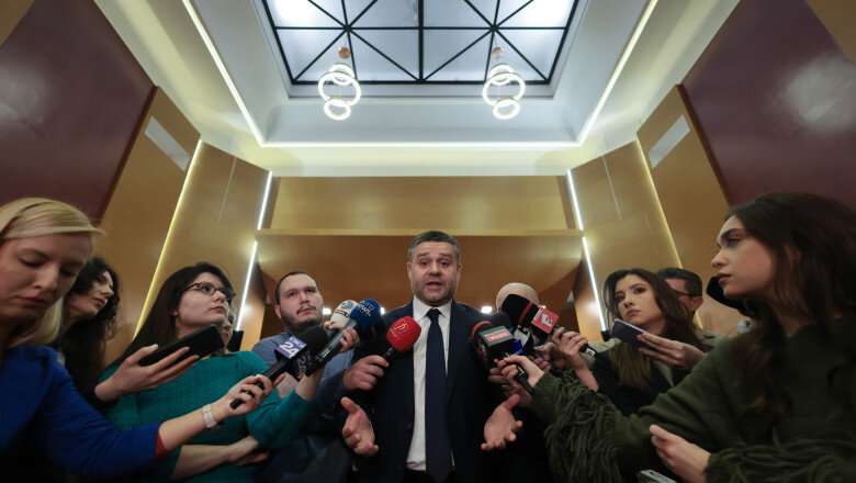 video ciprian ciucu si zapada din bucuresti jurnalistii se isterizeaza primarii intra in vrie sarea in exces distruge asfaltul 69a024bd499a2