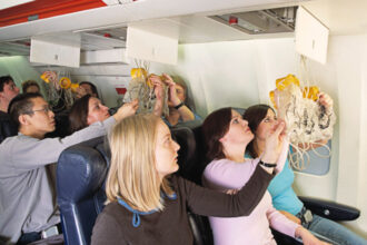 video depresurizarea la un avion de pasageri cat de periculoasa este si ce se intampla dupa mesajul mayday explicatiile unui pilot 699c1421d46ca