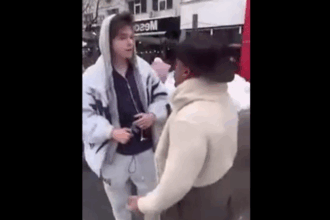 video influencer american retinut dupa ce a lovit un tanar in timpul unui live pe tiktok in bucuresti 6998233736232