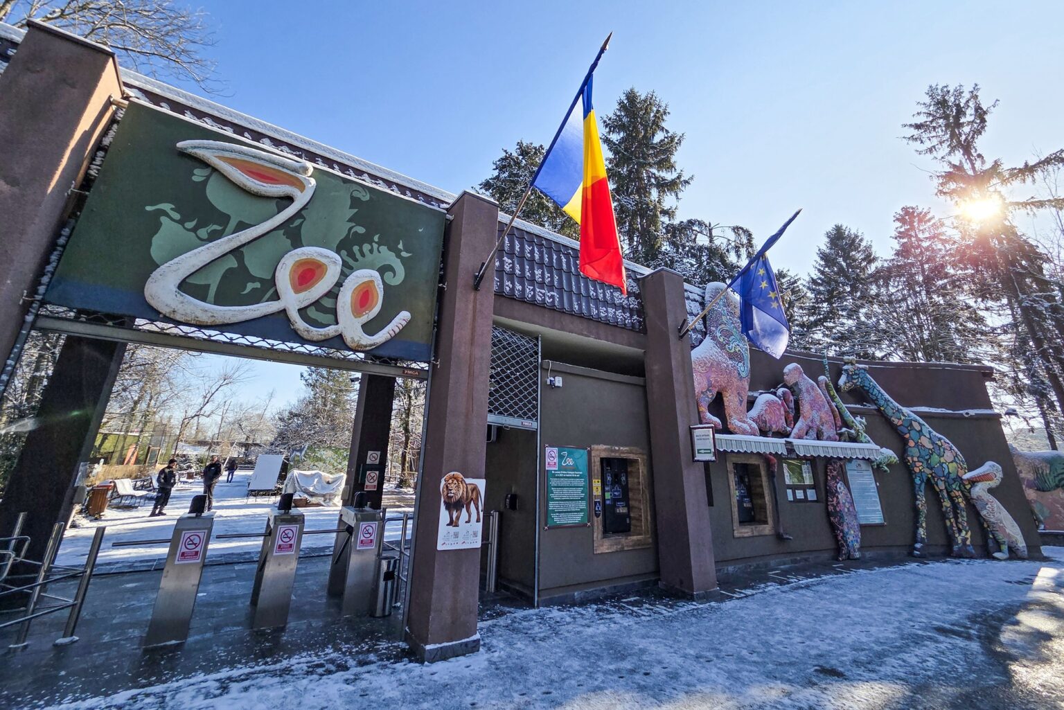 zoo bucuresti in iarna ceaiuri calde budinci si adaposturi incalzite pentru animale foto 6981f1fb79bab