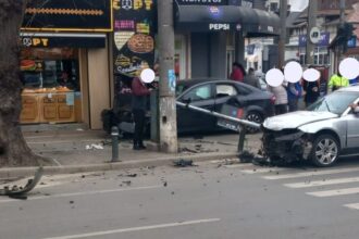 accident cu doua masini pe soseaua viilor un autoturism a fost impins pana la intrarea unui magazin martor se aglomereaza in zona 69b28d9d8dbfc
