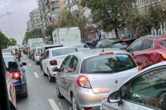 alerta blocaj total pe bd iuliu maniu in aceasta dimineata din cauza unui accident la trecerea de pietoni de dinaintea intrarii pe a1 opt linii stb circula cu dificultate 69b1132177b69