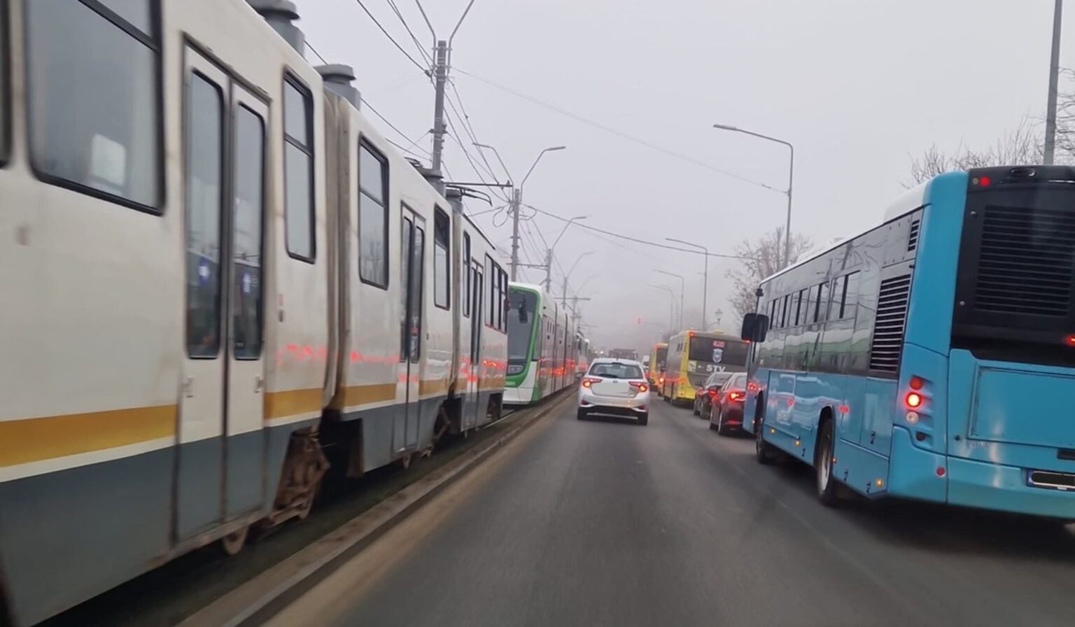 avarie in reteaua stb tramvaiele 4 7 si 25 sunt blocate la intersectia dintre soseaua giurgiului si strada luica 69b255848e752