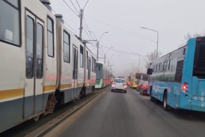 avarie in reteaua stb tramvaiele 4 7 si 25 sunt blocate la intersectia dintre soseaua giurgiului si strada luica 69b255848e752