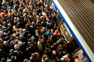 breaking haos la metrou in dimineata asta dupa ce un tren a avut probleme cu o usa si a ramas blocat in statia piata unirii 2 69ba5aac9fc22
