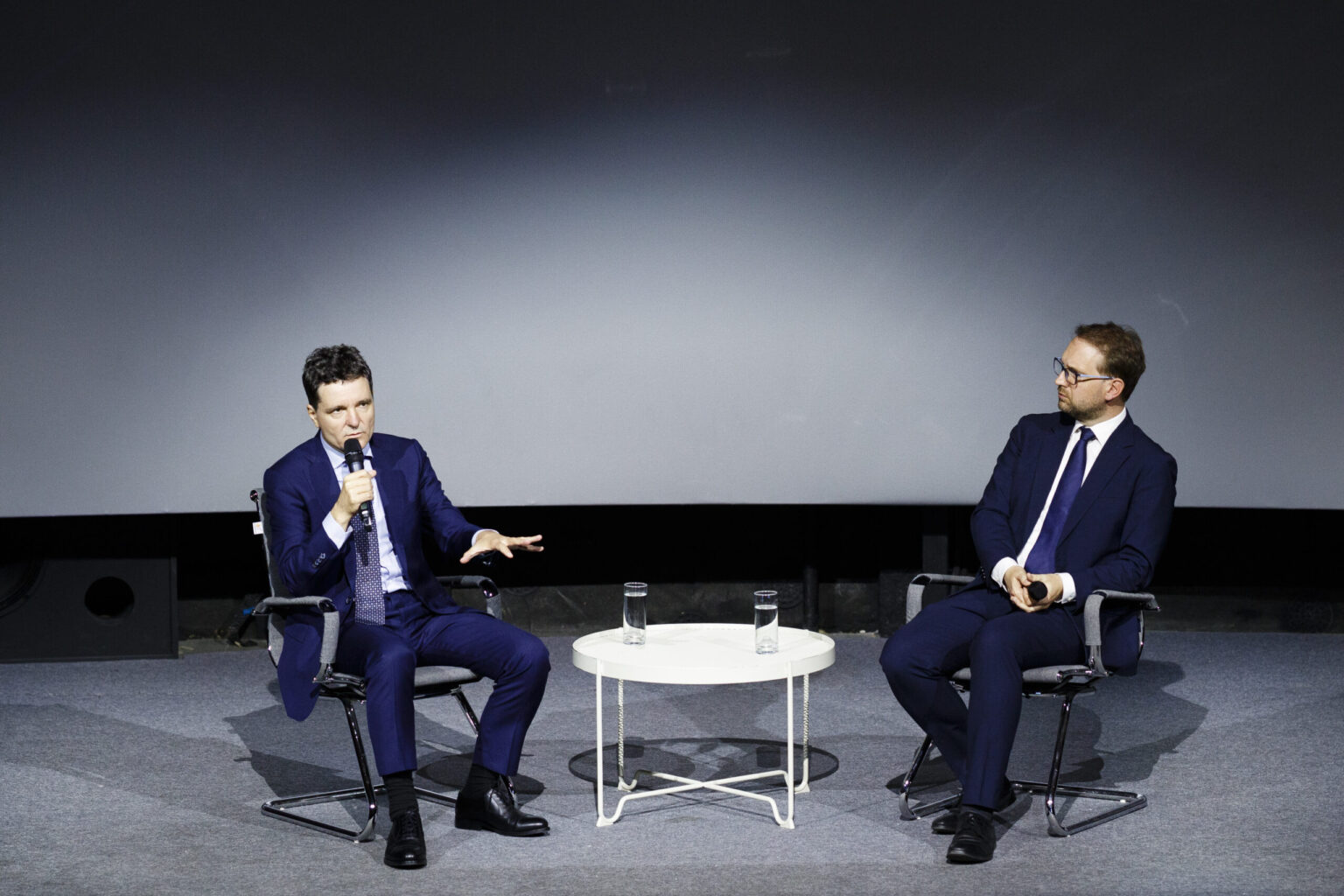 camera secretelor din palatul cotroceni unde fritz pune tara la cale cu nicusor dan un fel de cusca faraday sri free niciun dusman nu i poate spiona 69afceb1f1fbb