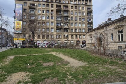 ciucu de pe terenul abandonat din fata verona carturesti un jmecher a pus mana pe el tuta mi a promis ca l expropriaza blocul patria de langa va fi consolidat 69c0e41fbf2ee