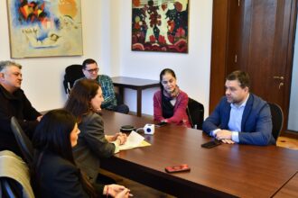 ciucu vreau sa alegem cei mai buni manageri de teatre primarul general anunta o dezbatere cu actori regizori critici pe tema noului regulament de concurs 69b176e4a7038