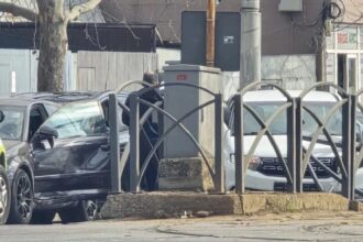 cum s a produs accidentul in lant de pe soseaua viilor unde o masina a ricosat in refugiul de tramvai si a lovit 4 persoane victimele transportate la spital 69b81a1414ce3