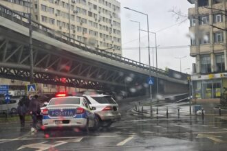 dimineata cu accident la pasajul doamna ghica intre un autoturism si o masina de politie se circula ingreunat in zona 69c8dc2c2a79a