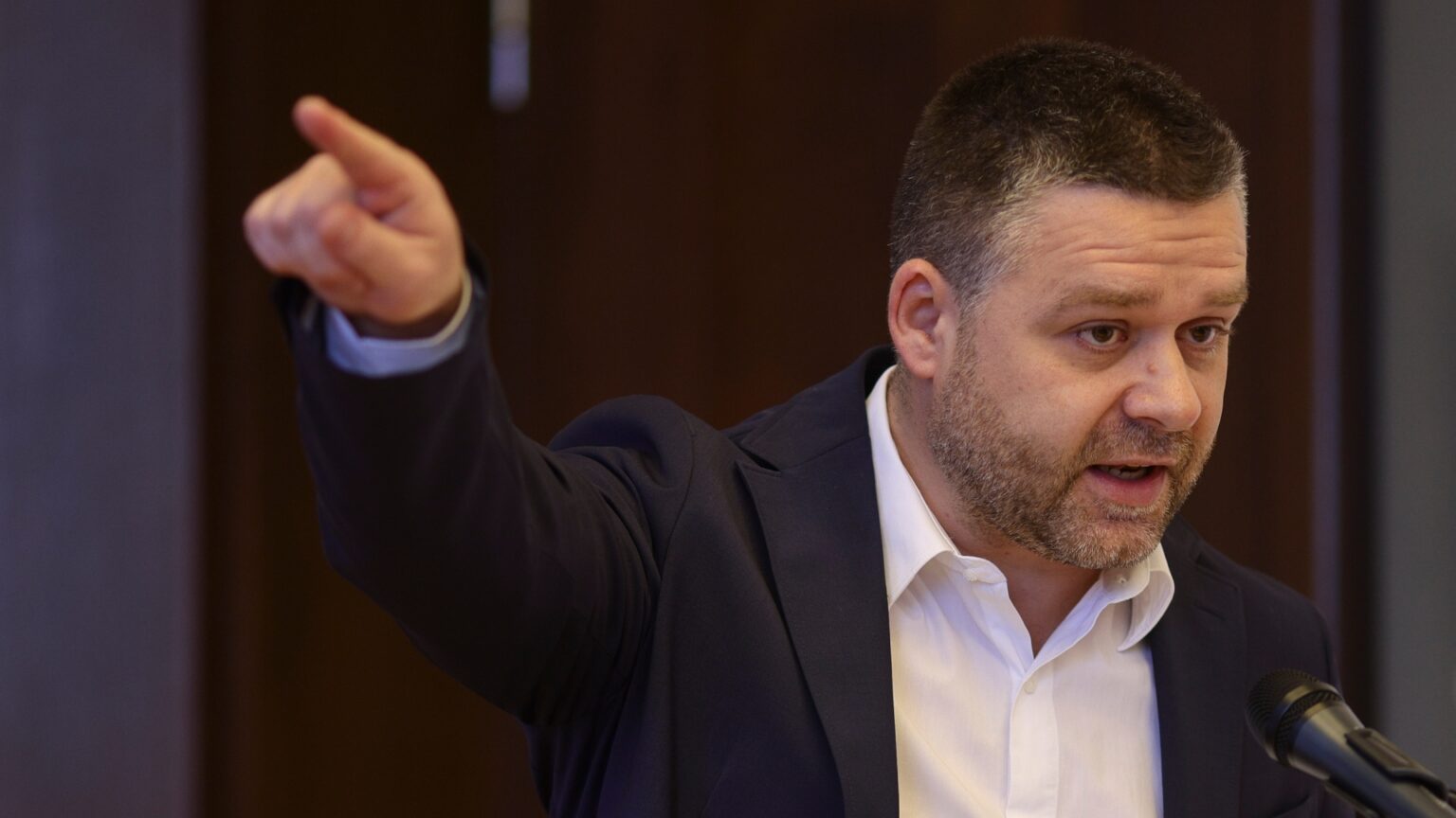 esential cutremurul din pmb ciprian ciucu prezinta noua organigrama a primariei capitalei dispar cateva sute de posturi din toate directiile plus concedieri 69c527095cae7