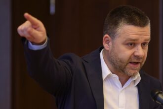 esential cutremurul din pmb ciprian ciucu prezinta noua organigrama a primariei capitalei dispar cateva sute de posturi din toate directiile plus concedieri 69c527095cae7