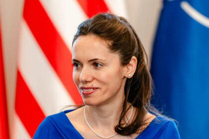 foto cu cine s a intalnit mirabela gradinaru in sua partenera lui nicusor dan s a fotografiat alaturi de primele doamne din mai multe tari 69c4c4e83979c