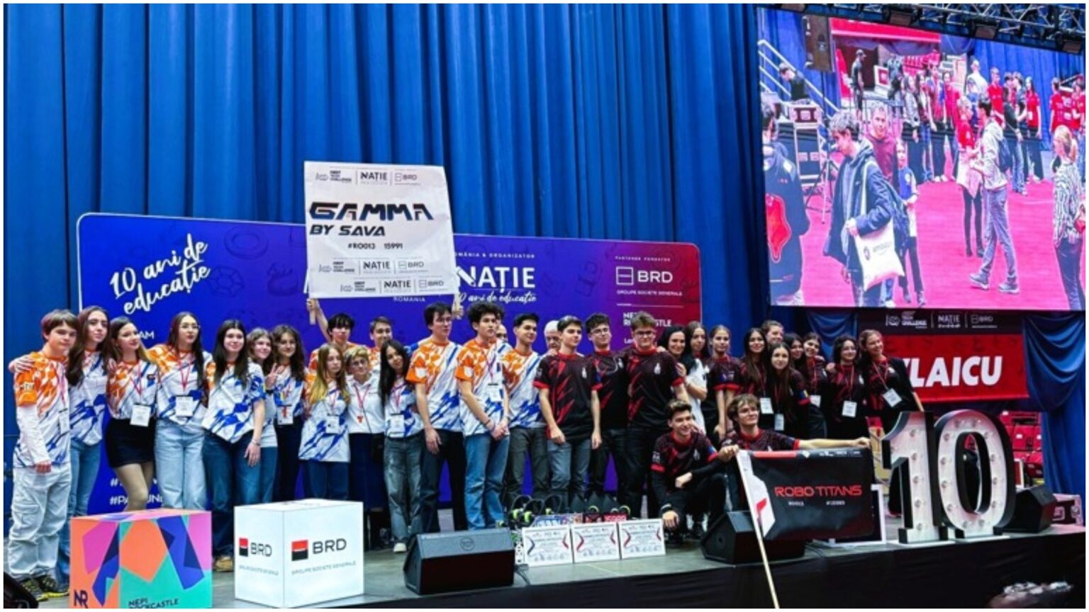 foto doua echipe de la liceul sfantul sava s au calificat la competitii internationale de robotica elevii urmeaza sa plece la concursurile din sua si olanda 69bd27cdc4ef4