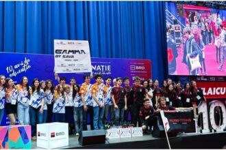 foto doua echipe de la liceul sfantul sava s au calificat la competitii internationale de robotica elevii urmeaza sa plece la concursurile din sua si olanda 69bd27cdc4ef4