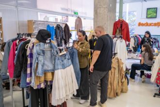 foto garage sale si ateliere creative la deznod targul de obiecte sh de la nod makerspace evenimentul e in weekend 69b916436f86c