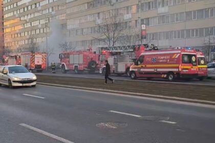 foto incendiu la parterul unui bloc de pe soseaua pantelimon 7 autospeciale de stingere sunt prezente la fata locului 69b5958885fc5