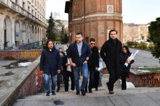 foto primarul ciucu a descoperit azi ca bucurestiul e foarte urat asa nu se mai poate anunta decizii radicale cu demolat terase si constructii ilegale si ne cere rabdare 69ac51a281bda