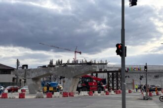 foto restrictii de circulatie pentru montarea grinzilor la pasajul aparatorii patriei pe strada turnu magurele timp de doua nopti modificari pentru 4 linii stb 69bbf374bf268