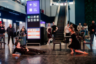 foto surpriza pentru calatorii de pe aeroportul otopeni opera nationala a organizat un spectacol de balet cu ocazia zilei femeii 69aade709ad1f