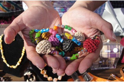 gradina cu artizani revine la victoria hub pe calea victoriei targul aduce bijuterii lumanari parfumate picturi toate handmade pe 4 si 5 aprilie 69c1803060b60