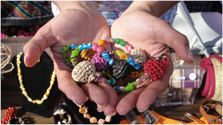 gradina cu artizani revine la victoria hub pe calea victoriei targul aduce bijuterii lumanari parfumate picturi toate handmade pe 4 si 5 aprilie 69c1803060b60